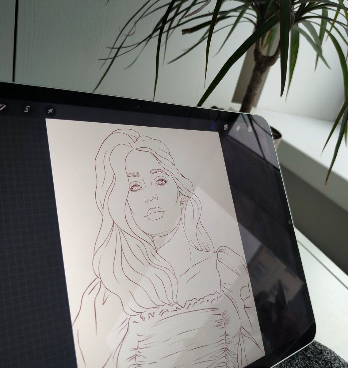 Hello, Fam🌸
These days I’m working on a commissioned portrait from a charming girl❤️‍🔥