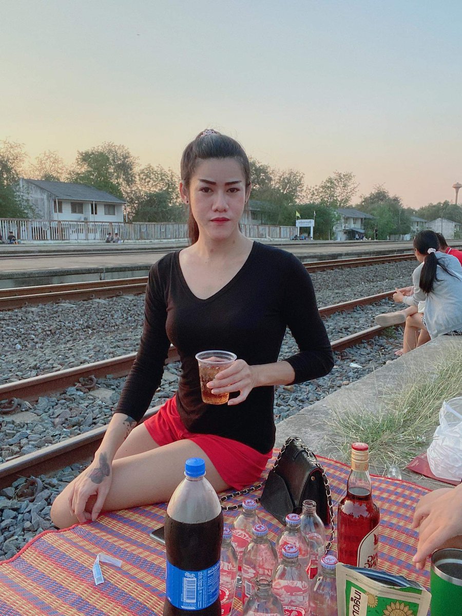 NrisXum's tweet photo. มาหารถไฟ..🍻 https://t.co/Tqc3yKlNPZ