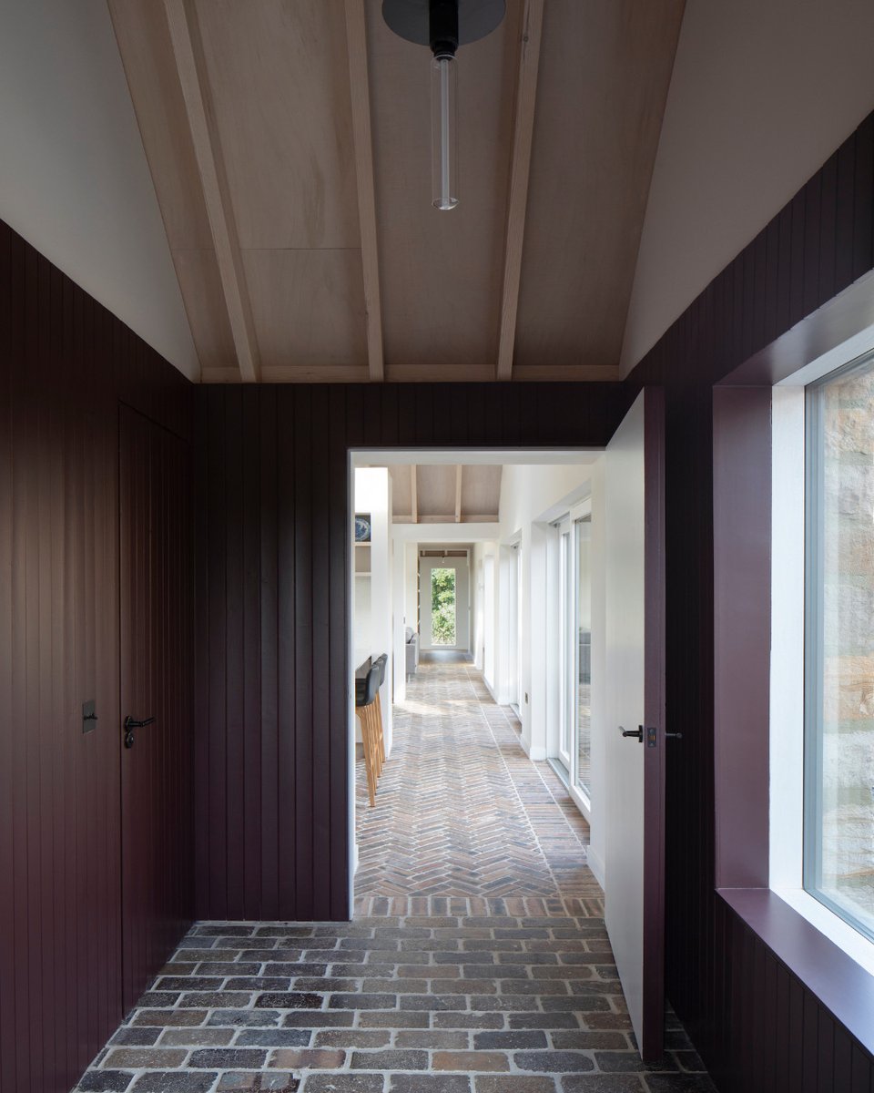 📣#RIASAwards2023 Shortlist: Ceangal House by <a href="/loadermonteith/">Loader Monteith Architects</a>

Located on a working farm in #SouthLanarkshire, this new low-energy home echoes the language of an original 1800s steading &amp; is organised in an L-shape to offer shelter in the open landscape. 

bit.ly/3IqhhPu