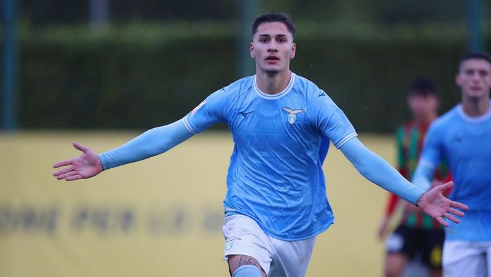 vocelaziale's tweet photo. #VirtusEntella 0-2 #Lazio⚽️ #Primavera22️⃣
57’- GOOOOOOOOOOOOL!È TORNATO CRESPI! Errore dell’#Entella, #SanaFernandes scappa e serve #Crespi che calcia a incrociare e batte #Rinaldini. Raddoppio Lazio!⚽️ https://t.co/D6RtqLGLii