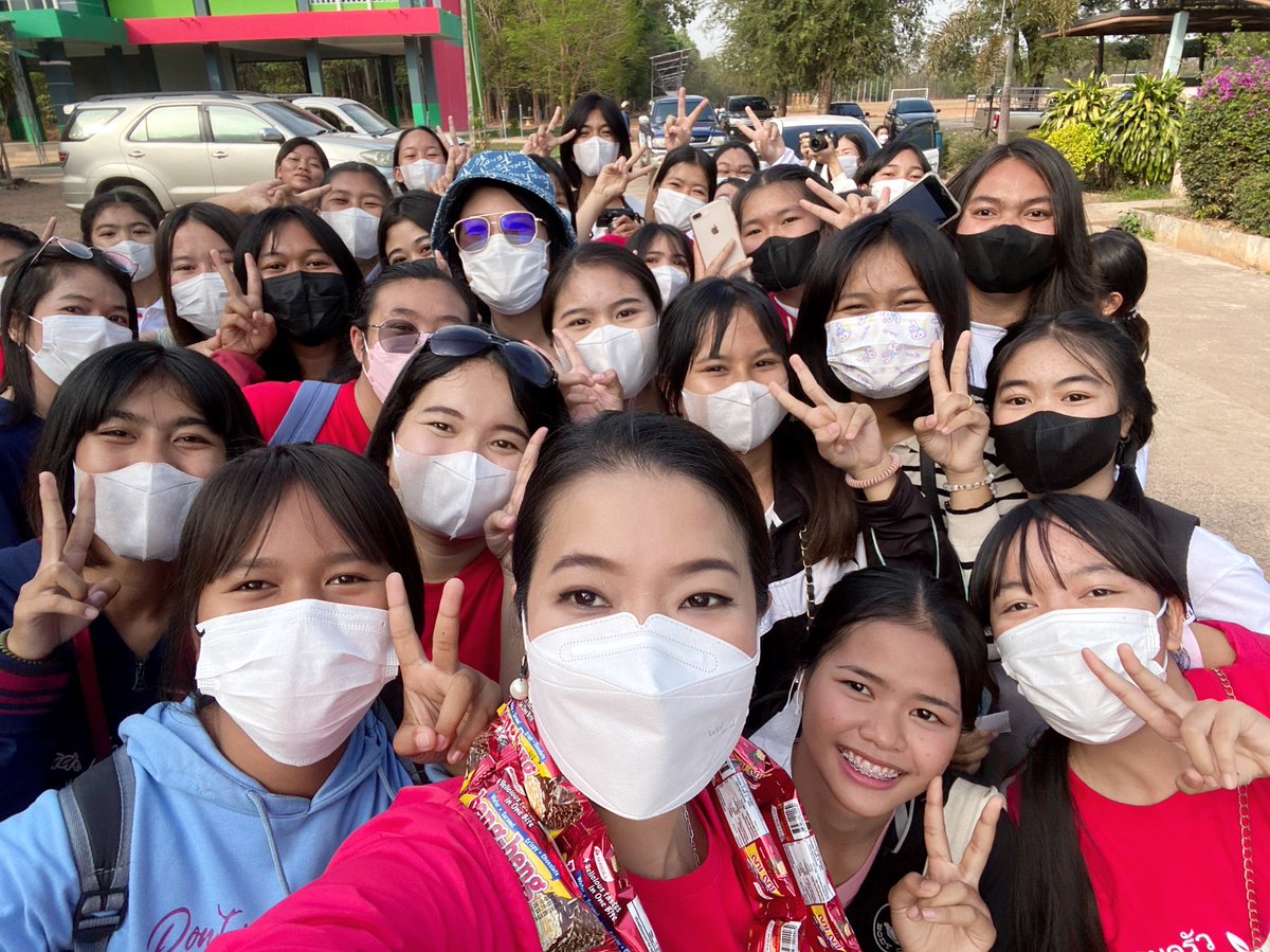 aim_theerarat's tweet photo. เวทีปราศรัย #พรรคเพื่อไทย เมืองเกินร้อย #เพื่อไทยร้อยเอ็ด #คิดใหญ่ทำเป็นเพื่อไทยทุกคน นับถือหัวใจพี่น้องผู้รักประชาธิปไตย มาแสดงพลังไม่เอาเผด็จการกันเยอะมากๆ 

รำลึกอาจสามารถโมเดล ปี49 นายกรัฐมนตรีทักษิณ ชินวัตร ใช้ชีวิตอยู่กับชาวอาจสามารถ กินนอนรับฟังปัญหาด้วยตนเอง และเอาไปแก้ไข https://t.co/PeQSqa4Bc9