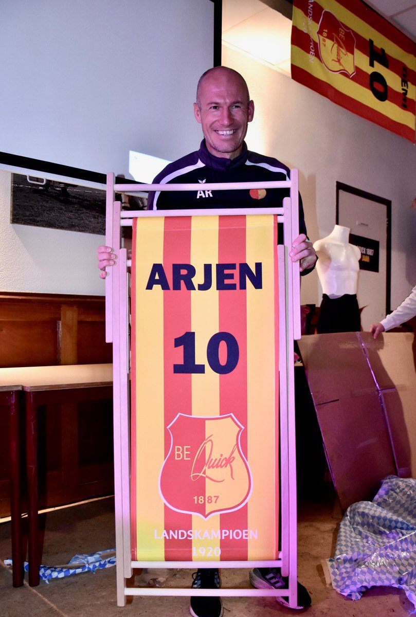 richard_fluri's tweet photo. BusinessQlub 1887 presenteerde afgelopen woensdag 6 nieuwe sponsoren. Op dit geweldige event zijn ze na een mooi duo-interview die ik met Sander van Gessel had met onze jeugdtrainer Arjen Robben, met ons/hun nieuwe Adidas-shirt bedankt! https://t.co/zTr8xBm6He