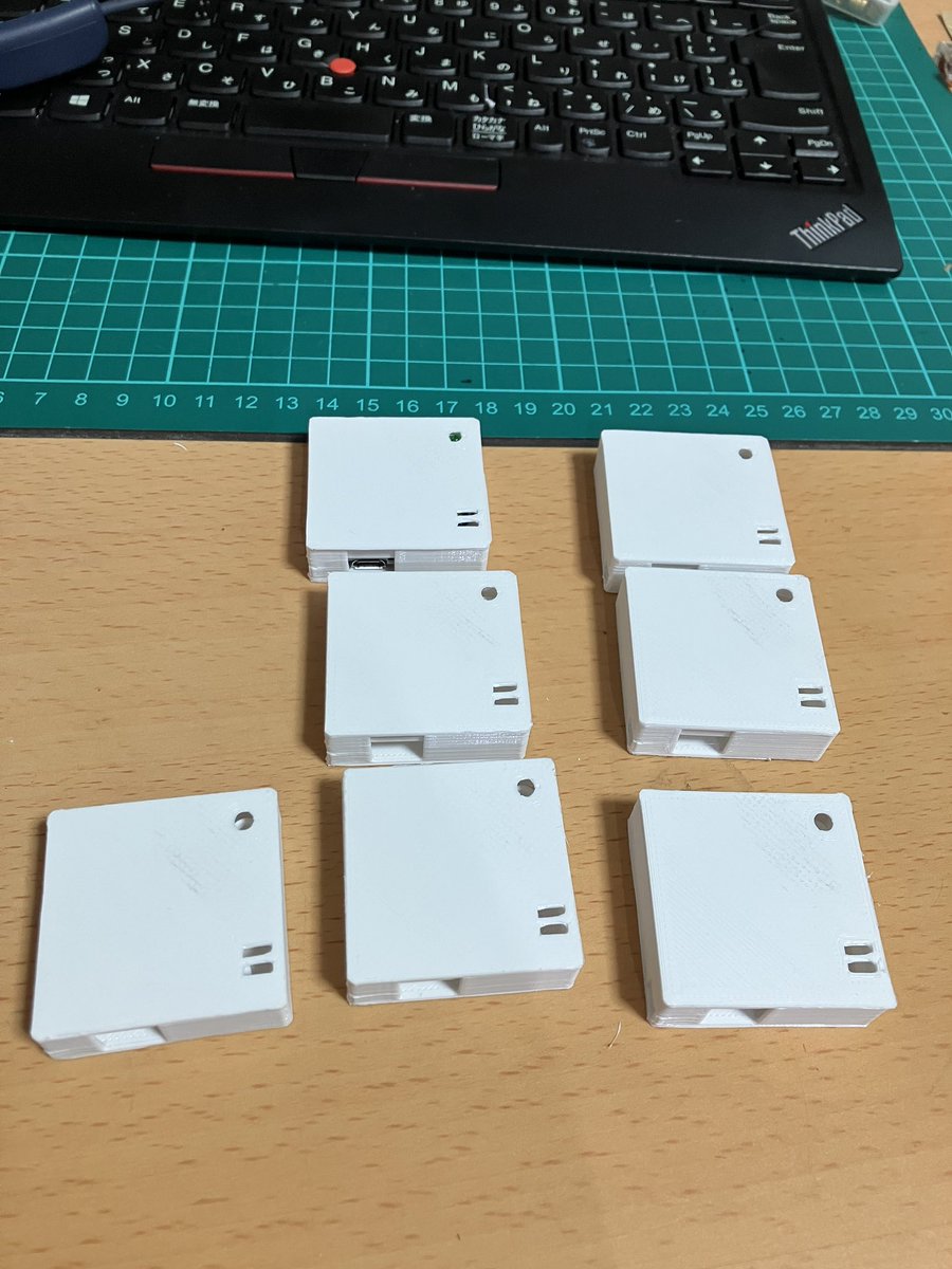 NoRITEC's tweet photo. #3dprinting  #eap8266 #nodered #環境センサー　#iot #nlabo
環境センサーハウジング量産中♪
久々にPLA だけど　古すぎて　ポキポキ折れるので油断ならんが　もう少しなのでガンバル(^◇^;) https://t.co/yqm4ImA4Ry