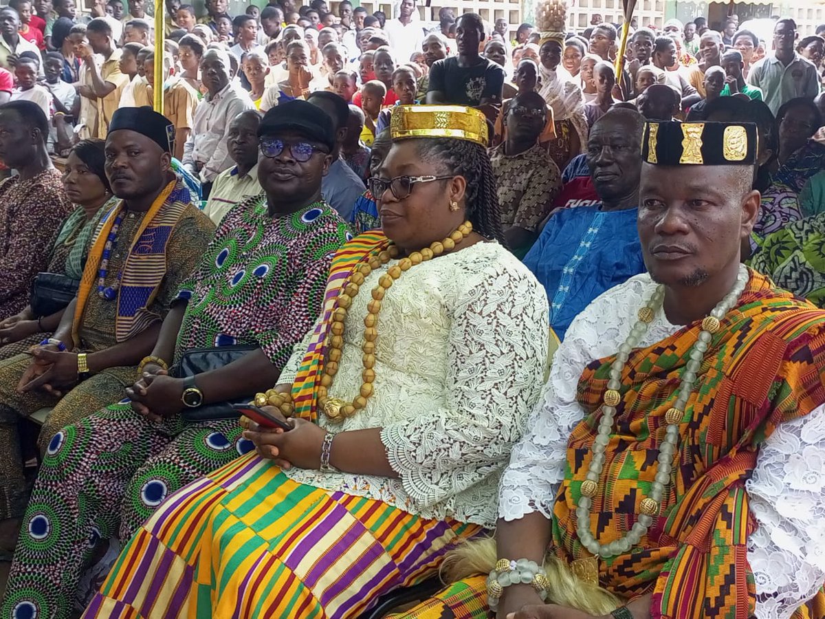 dodzikokoroko's tweet photo. Garantir un environnement moderne à la pratique &amp; l'expérimentation scientifique dans les collèges du Togo. Lancement à Tsevie de la remise du matériel de #sciences #expérimentales au profit de 90 collèges avec l'appui du #PARECII de l'#AFD en lien avec le #ProgrammeP10. @GouvTg https://t.co/HsZF8TbO2U