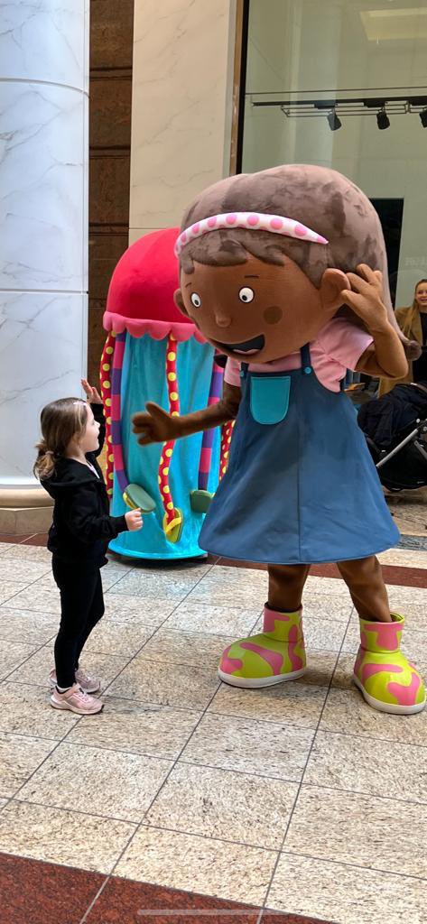 KHob1978's tweet photo. @MeetAnnieMals team are visiting the @TraffordPalazzo this weekend. Find author Emily Samuels, Annie and Freddie outside the @SEALIFEManc ❤️ https://t.co/vT6Djrz2RZ