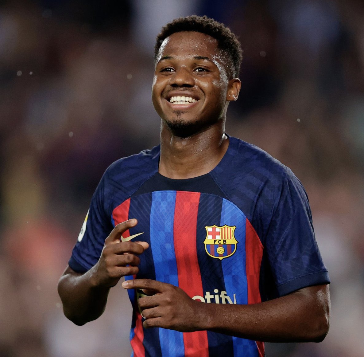 Brilamedia's tweet photo. LA LIGA #FANSCORNER

Ansu Fati is unhappy with his relatively meager playing time, and his agent is reportedly letting FC Barcelona know all about it. 

 Should Ansu Fati consider leaving Barcelona for regular play time? 

Can Barcelona afford to lose Fati? https://t.co/qKLp3vBCqI