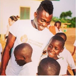 Christian Atsu paid the fines of 53 poor people, who were in prison for petty crimes in Ghana in 2018.

He also gave them money to start a business.

He upgraded the football pitch in Awutu Prison Camp.

He donated to schools and hundreds of items to an orphanage in Senya Berekum