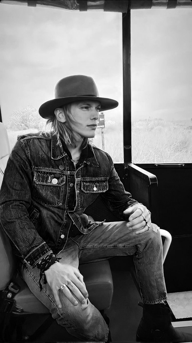 WitchBowerCl's tweet photo. 🌥️ BUENOS DÍAS, WITCHES!

¿Listos para el contenido nuevo de hoy? Nosotros ya no podemos esperar más 😍

#JamieCampbellBower #HorrorFestMty https://t.co/yLtz7V09Ci