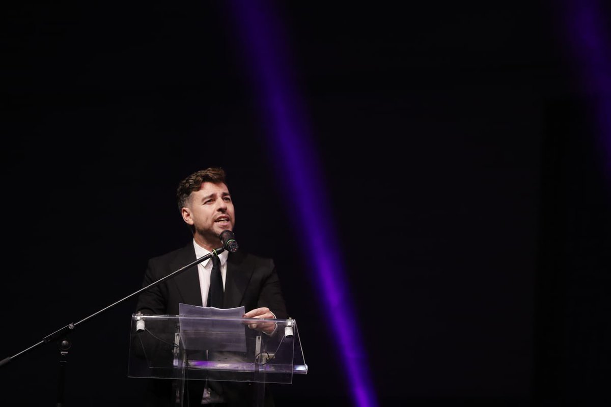 🎭Máscara 2023.Este es el agradecimiento más especial que puede tener alguien que haya nacido en Cabezo de Torres. Me siento el tío mas feliz de esta tierra, y la culpa la tenéis vosotros
 
A todos con los que he compartido tanto.Gracias! Mi alma es Carnavalera y Cabezo mi pueblo