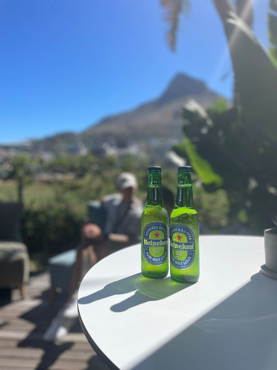 KFMza's tweet photo. The semi-final action and the celebrity exhibition matches are heating up here at the A1 Padel Pay Space Cape Town Masters. Thankfully we have Heineken 0.0. to keep us cool π
#NowYouCan #HeinekenxAPTMaster https://t.co/HQuU9ppozV