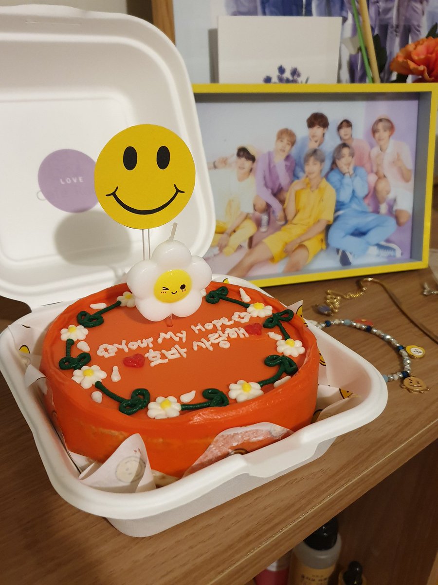 lovelee_613's tweet photo. 당연지사 우리 방탄 생일에 내가 더 신나기🥳🎂💜
우리 호비 생일 마지막의 마지막 까지
행복하기 꼬기요~😘💕
#EqualSignForOurFuture
#어둠속_한줄기_빛은_제이홉
#호석이와_함께_희망으로_걸어갈게
#HAPPYJHOPEDAY
#호비생일ㅊㅋ https://t.co/A368InieV8