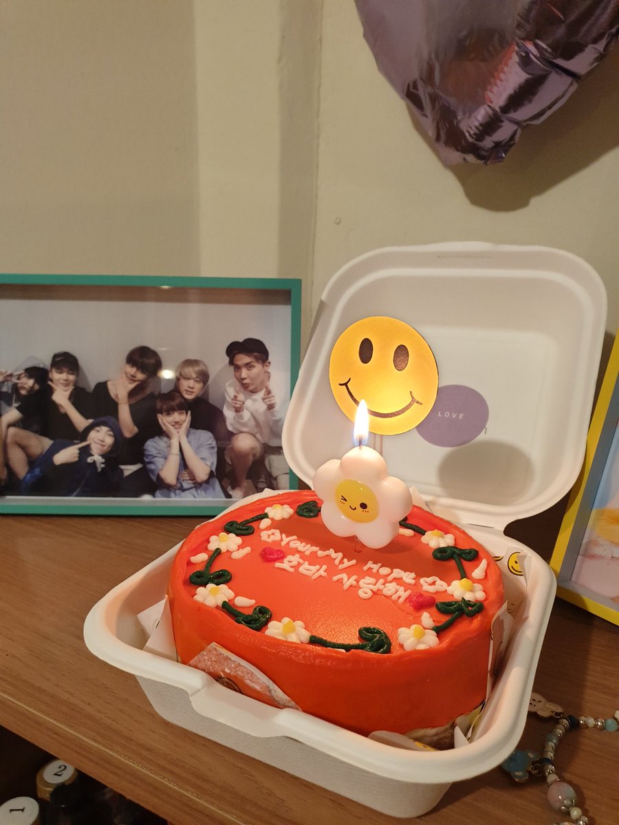 lovelee_613's tweet photo. 당연지사 우리 방탄 생일에 내가 더 신나기🥳🎂💜
우리 호비 생일 마지막의 마지막 까지
행복하기 꼬기요~😘💕
#EqualSignForOurFuture
#어둠속_한줄기_빛은_제이홉
#호석이와_함께_희망으로_걸어갈게
#HAPPYJHOPEDAY
#호비생일ㅊㅋ https://t.co/A368InieV8