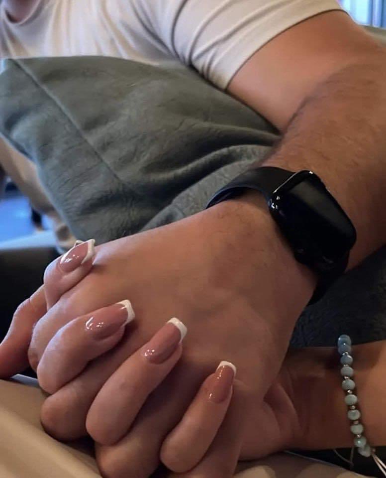 "إنه أَحنُّ عَليّ من جفن عيونى."♥️