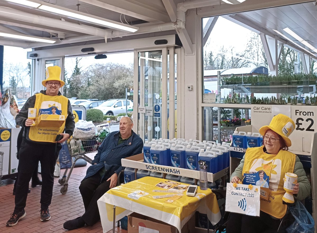 Florin_stories's tweet photo. Jeremy and Ina collected today from 9:00 at @tesco #Maidstone #Weavering. Derek already arrived for the shift change. @mariecurieuk #Kent. We are looking for more people to rattle the tins for 2 hours at the later March collections. #daffodil https://t.co/vU7TLkWvhH