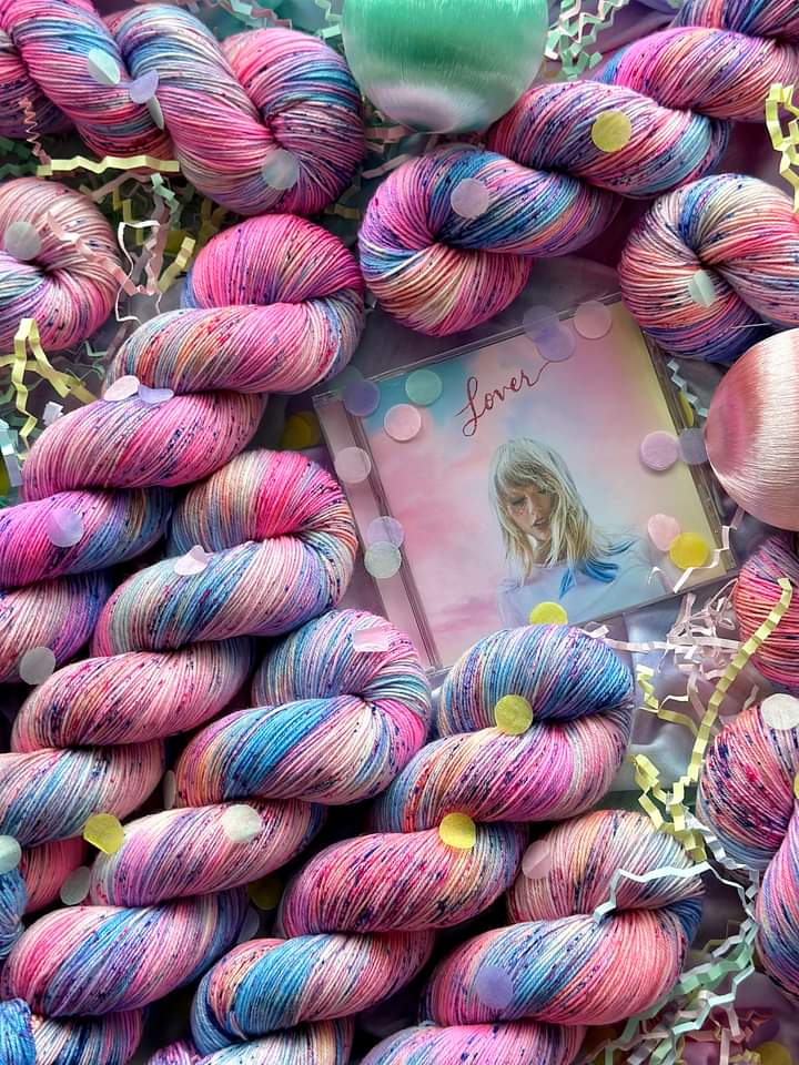 Pre-orders for our collaboration with JamesMakesYarn are coming to an end.  Get your hands on 'Lover' by completing the order form on our website before 22 February:  thescottishyarnfestival.com/our-collab-club 💗💙

#TheScottishYarnFestival #ScotYarnFest23 #PerthCityOfCraft