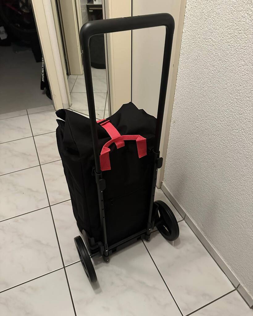 planetscooter's tweet photo. Zuwachs im Fuhrpark: mein neuer Hackenporsche. Wohl das einzige Fahrzeug, das ich in den nächsten Wochen fahren kann. #hackenporsche #schulteroperation #arthrose #sehnenriss https://t.co/UEuvK1Np4u https://t.co/wWpaIQfYZp