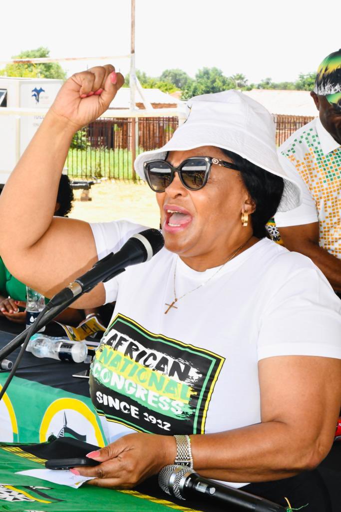 AncNcape's tweet photo. ANC 111th ANNIVERSARY 

The ANC DSG, Cde Nomvula Mokonyane delivering the keynote address at the ANC’s 111th Anniversary in Roodepan.

#ANCNorthernCape 
#ANC111 
#BuildingBetterCommunities https://t.co/k3IWgXwYZi