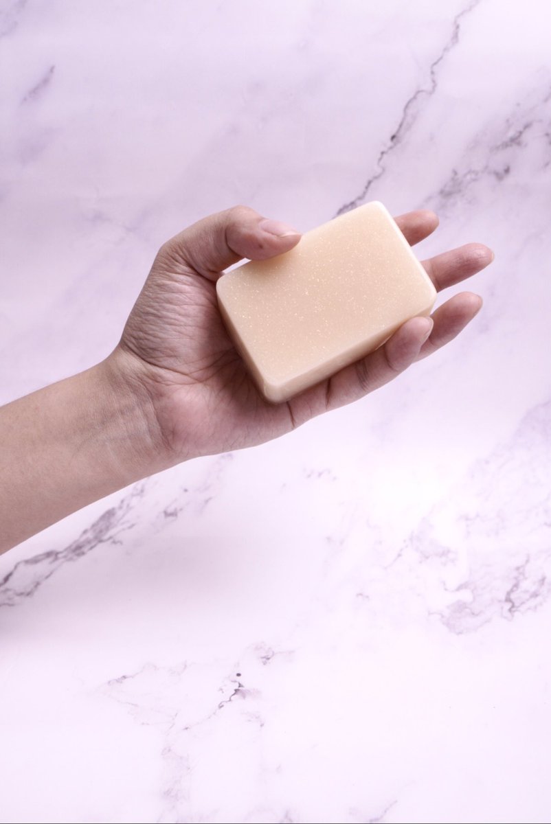 secretlyfura's tweet photo. Tips jimat pakai sabun ni : Potong into small cube shapes and guna ikut potongan tu. 

The reason why this soap works to treat bacne cause it contains Tea Tree Oil. TTO can kill bacteria and heal scars at the same time hehe 

Mine I beli sini : https://t.co/nT3K85k0d4 https://t.co/Zh1tA73BfO