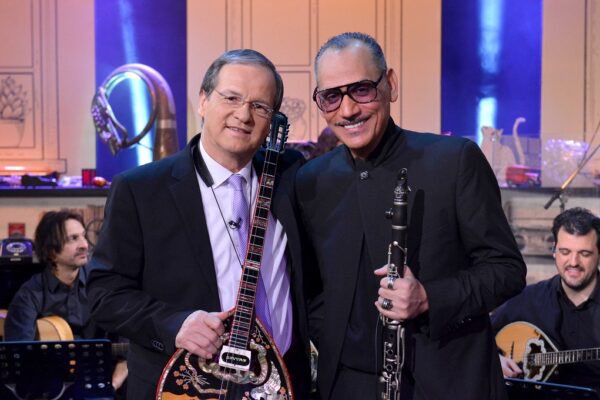 VassilopoulosTh's tweet photo. Απόψε στις 22.00 @avlitwnxrwmatwn @ertofficial_ ☺️😃Αφιέρωμα @dimitrismpasis 🙌🏽❤️ #avlitonxromaton #ert #dimitrismpasis #thanassisvassilopoulos #christosnikolopoulos #music #alwaysmusic #blessed🙏🏼 https://t.co/2bbOJkHLUl