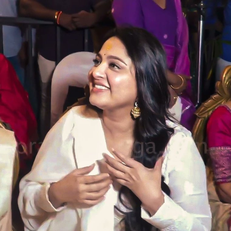 Anushka Shetty Beautiful Saree Stills, Sexy Anushka Heroine Hot