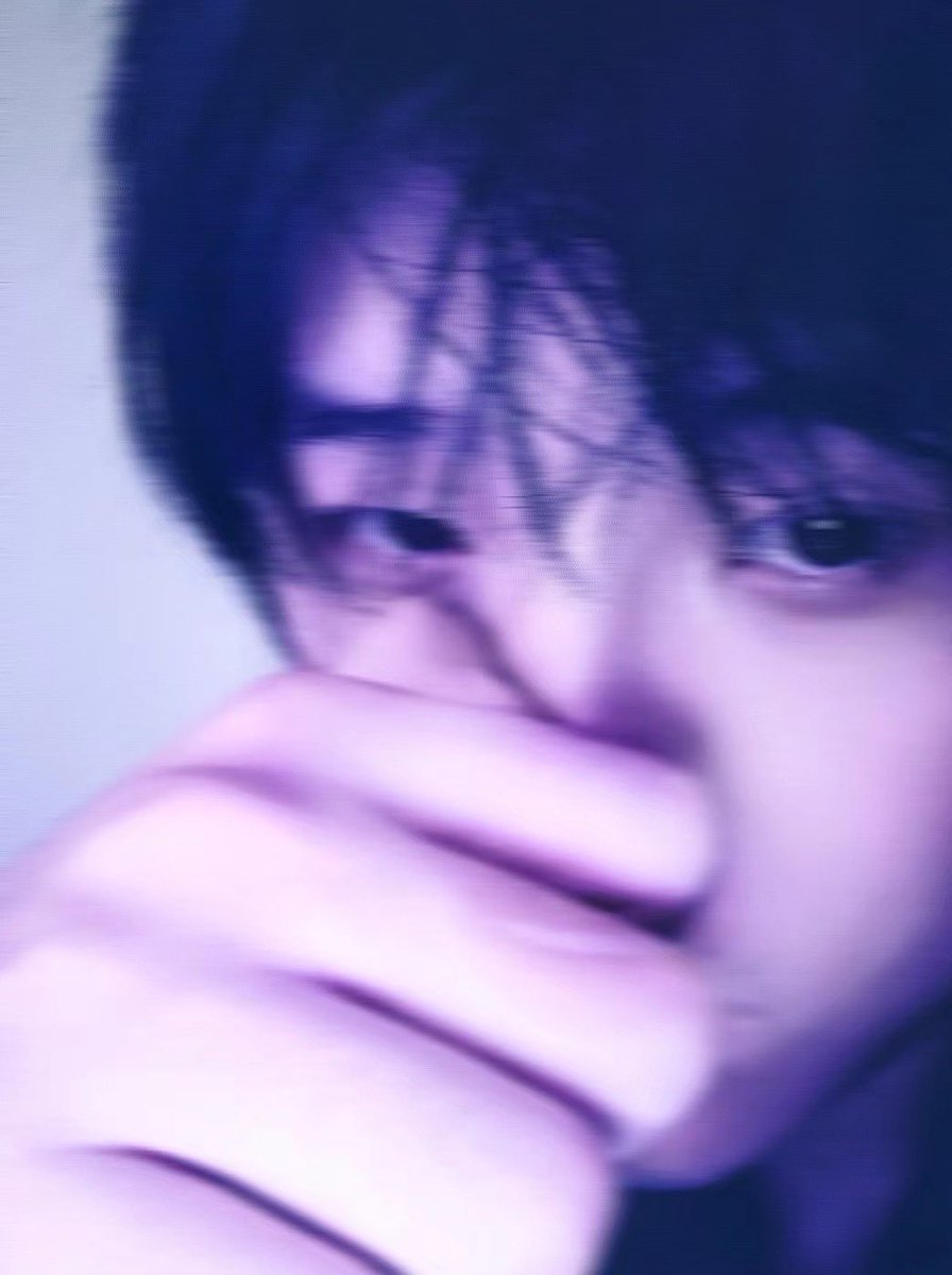 sevxiaoxin's tweet photo. 倒插的烟 难圆的愿 #四爱 https://t.co/OmQccEXxVB