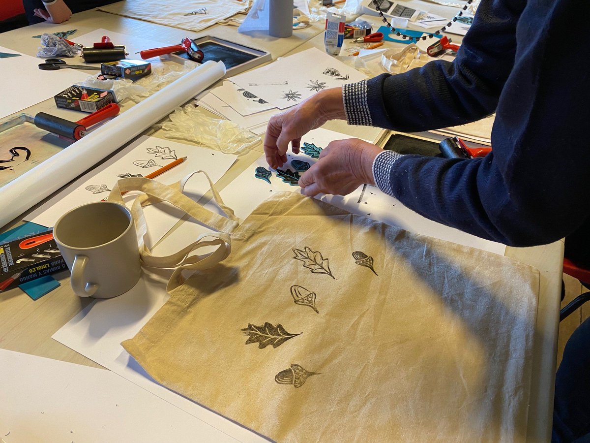 VisitCyfarthfa's tweet photo. Diolch yn fawr iawn i bawb a ddaeth i'n gweithdy argraffu heddiw! Gwaith anhygoel gennych chi i gyd!
A big thank you to all who came to our printing workshop today! Amazing work from you all!
@WellbeinMerthyr @VisitMerthyr #linoprinting #merthyrtydfil #cyfarthfa https://t.co/r7gMHXpKE6