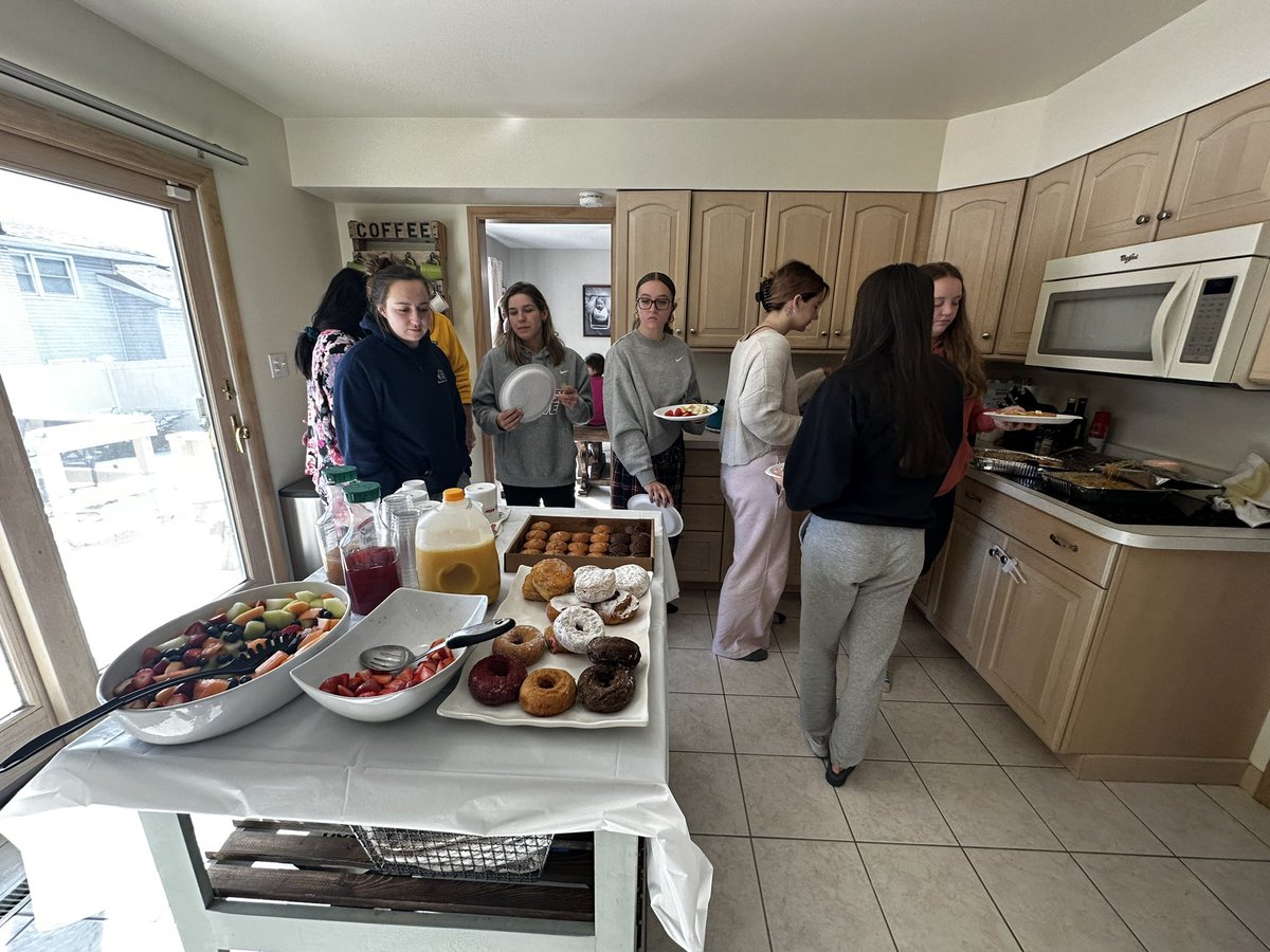 CCSJSOFTBALL's tweet image. Team Breakfast today, season opener tomorrow! 🙂

#LetsGo #WIFT 
#CCSJSOFTBALL🥎