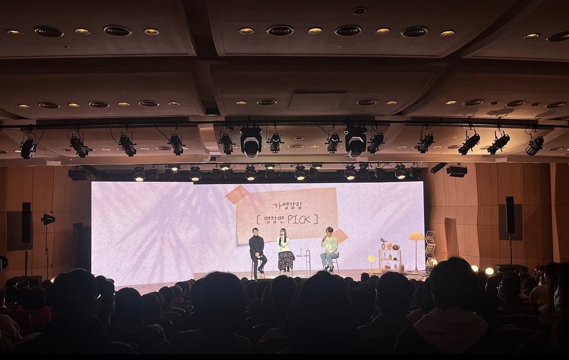 230218 Kayoung's fanmeeting - Kim Dong Wook

Finally.....tho from very farㅠㅠ

#FindMeinYourMemory #그남자의기억법 #KimDongWook #김동욱 #MoonGaYoung #MunKaYoung #문가영 #LeeJeongHoon #Anchornim #이정훈 #앵커님 #YeoHaJin #여하진 #MemoryCouple #기억커플 #GieokCouple