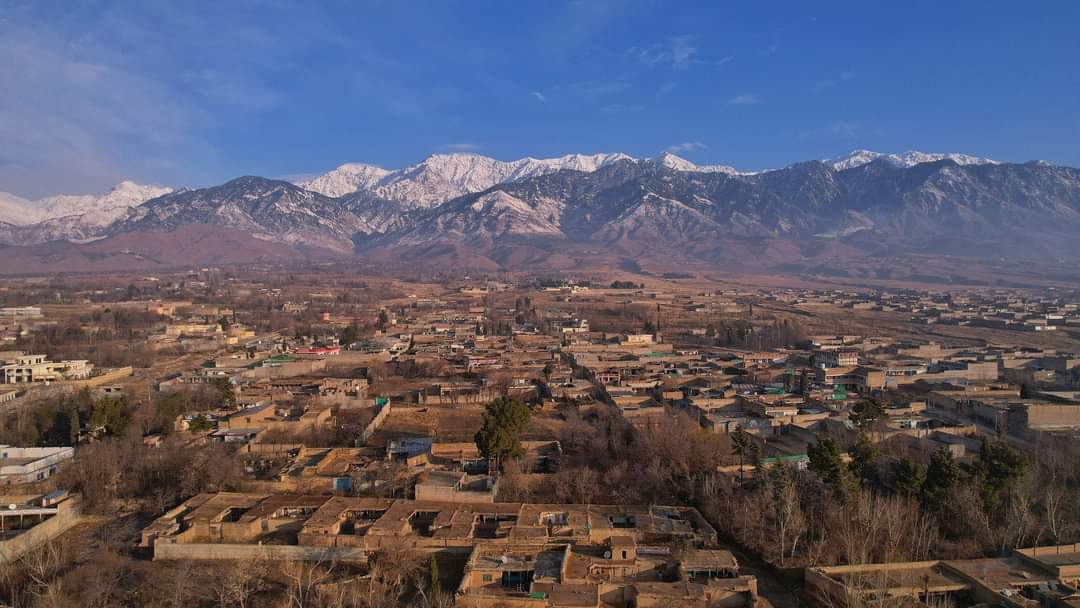 KurramPCR's tweet photo. Parachinar has a rich history and has been a summer residence of Mughal rulers, who used to make stop over while travelling between Delhi and Afghanistan. Due to cool temperature even in summer, Parachinar used to attract many visitors from the plains as far as Peshawar. https://t.co/lUDFOqITcS