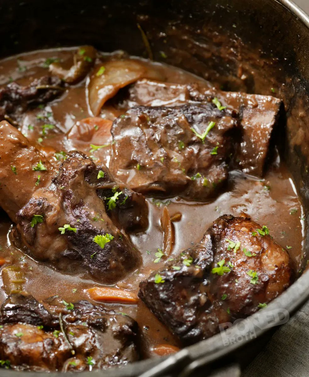 bonedbroth's tweet photo. #BraisedShortRibs 
Comforting, delicious, and so flavorful, the best part of braised beef short ribs is how easy they are to make! 
Full recipe on https://t.co/ZHIgTEmBeG https://t.co/LA3wfkGj9W