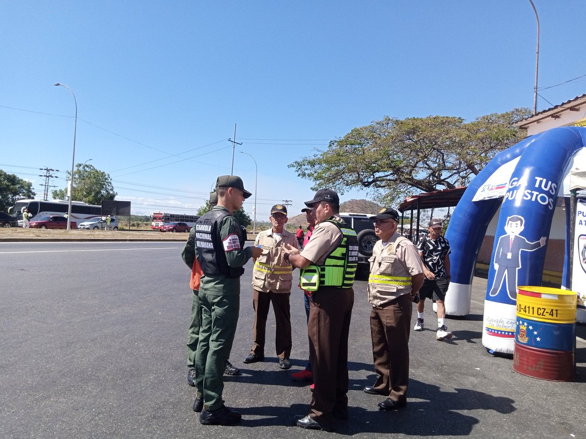 BTT_Carabobo's tweet image. 12:45 pm Personal de la @BTT_Carabobo  Activos en el peaje de #Guacara con las Aulas Viales  conjuntamente  la #GNB
@ZODI45_Carabobo @rvaraguayan @TransporteGobVe @transterrestrev @SGGCarabobo @CaraboboGB @CeballosIchaso1 @CLECarabobo @PNBVzla @GNB41_CARABOBO