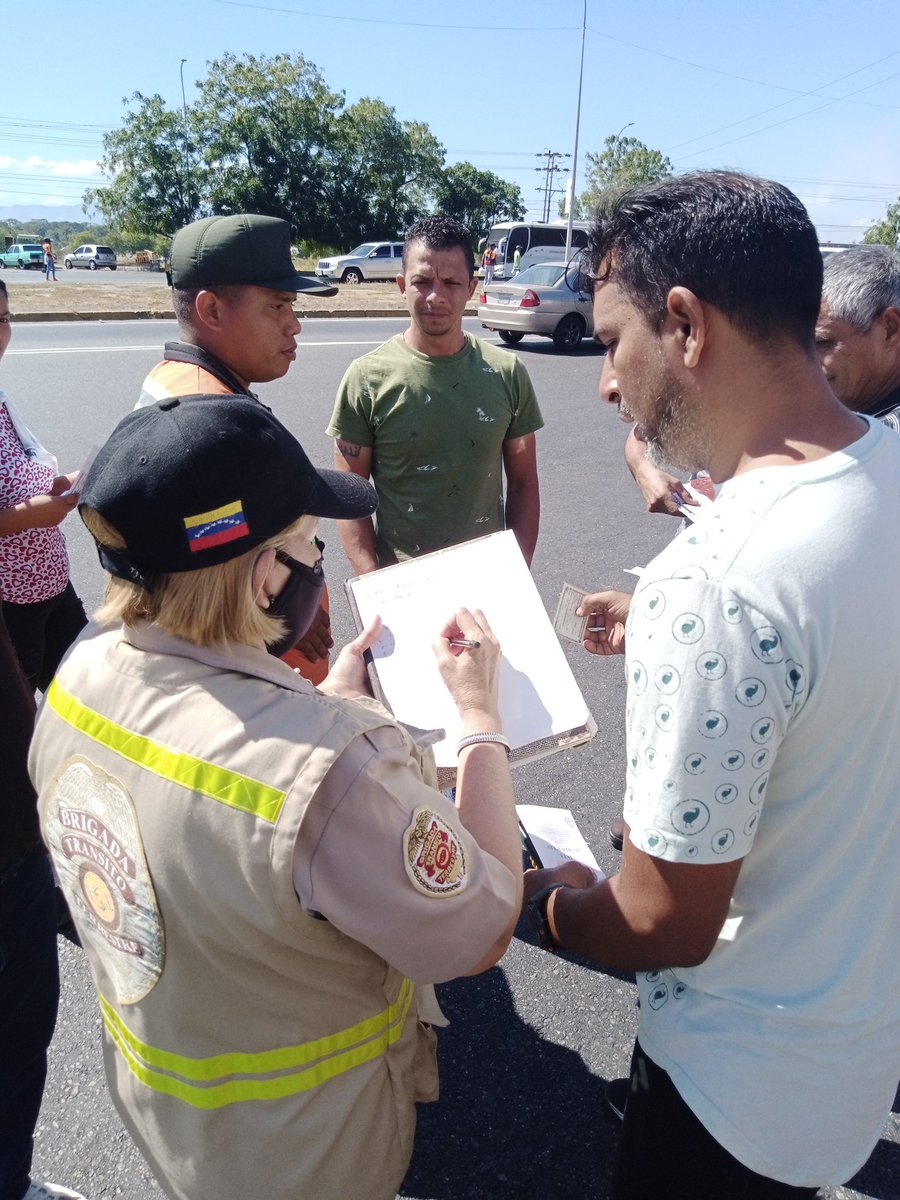 BTT_Carabobo's tweet image. 12:45 pm Personal de la @BTT_Carabobo  Activos en el peaje de #Guacara con las Aulas Viales  conjuntamente  la #GNB
@ZODI45_Carabobo @rvaraguayan @TransporteGobVe @transterrestrev @SGGCarabobo @CaraboboGB @CeballosIchaso1 @CLECarabobo @PNBVzla @GNB41_CARABOBO