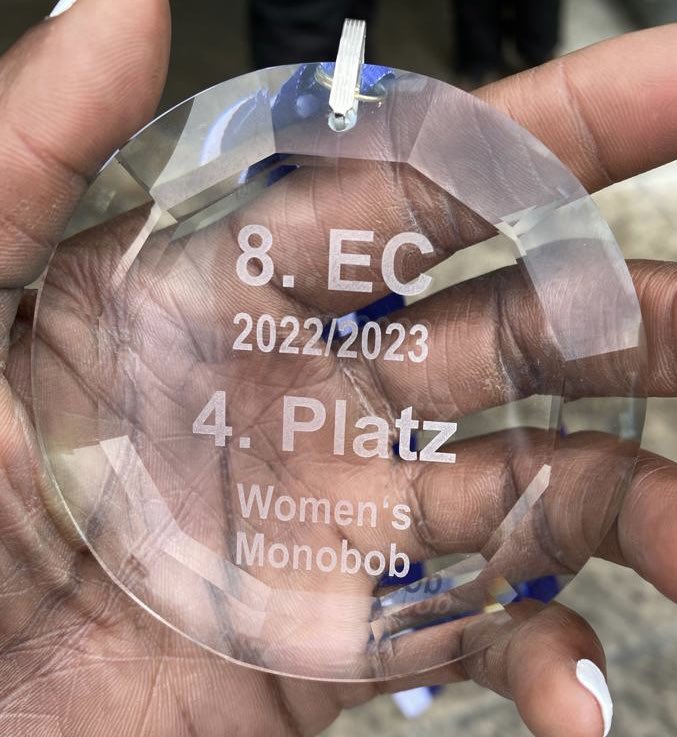 IceCoachGunn's tweet photo. Well done to this fantastic lady ……
Simidele Adeagbo. 
A 4th place on the Europe Cup in Winterberg. 
She was 2nd after the first run but made a mistake and dropped to 4th on the second run. 
Big thanks go out to Rob Hinton who taught her most of what she knows today. 🛷 https://t.co/XYyez3jgg6