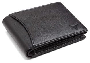Rossi1865's tweet photo. Felipe emptying his pockets after the game https://t.co/GgbaJKv2DT
