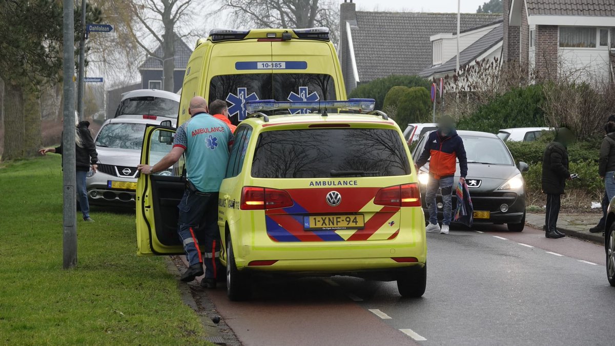 GLOCALmedia112's tweet image. WINKEL - Een fietser is donderdagmiddag zwaargewond geraakt bij een aanrijding met een auto op de Trambaan. Vanwege de verwondingen kwamen er twee ambulances ter plaatse... 

#glocalmedia #112nieuws #hollandskroon