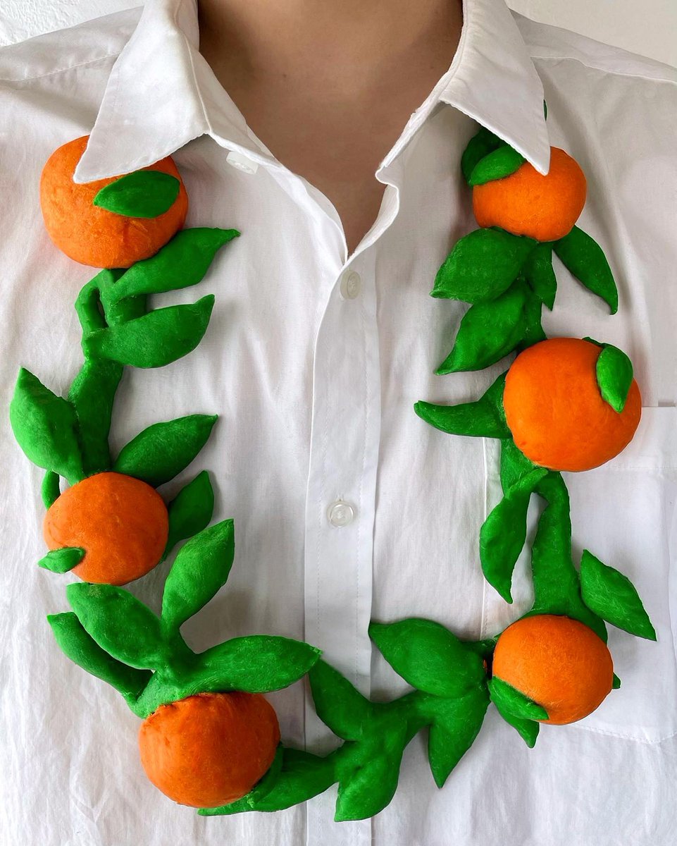 La tendance du collier comestible ! Vous validez l'idée ? 🍊

#collier #necklace #foodnecklace #orangenecklace #collierorange #funny #funnynecklace