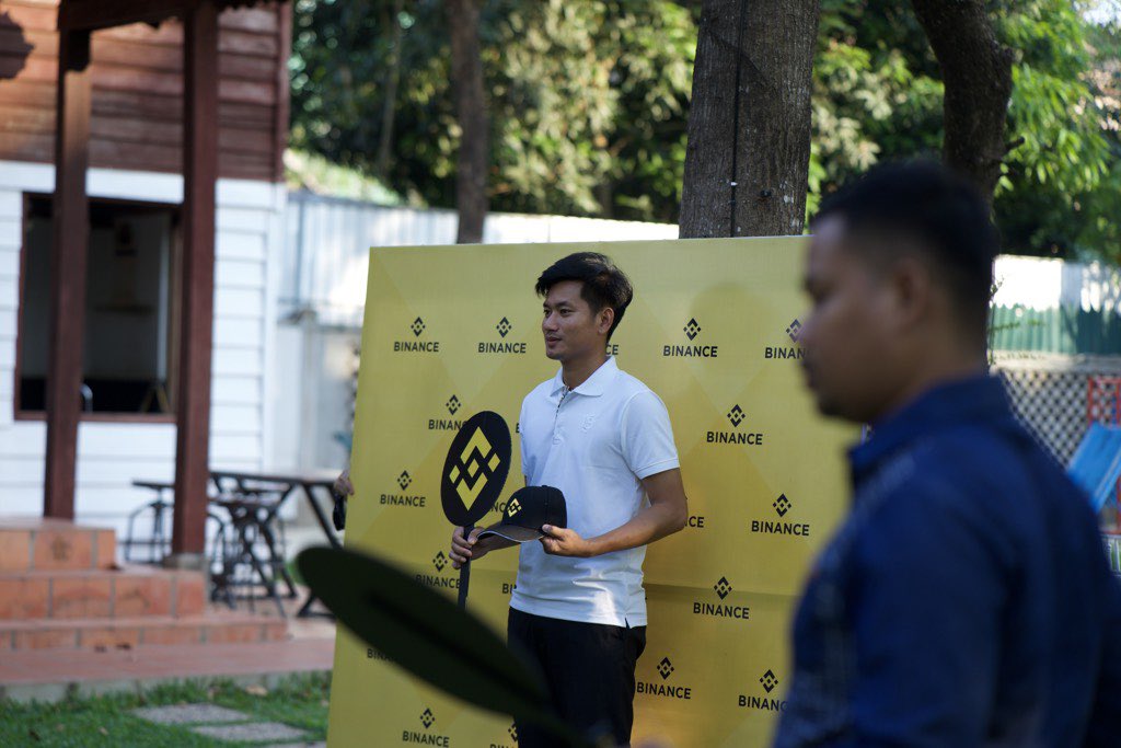 binance's tweet photo. Our first #Binance community meetup in Siem Reap 🇰🇭

We discussed all things crypto with over 100+ local community members in the city, including educating them on how to avoid falling victim to any attempts of fraud or scams. https://t.co/4dkAaCx3bw