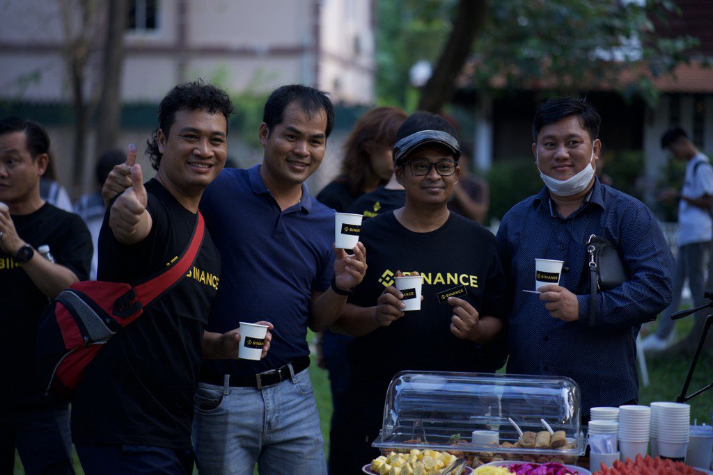 binance's tweet photo. Our first #Binance community meetup in Siem Reap 🇰🇭

We discussed all things crypto with over 100+ local community members in the city, including educating them on how to avoid falling victim to any attempts of fraud or scams. https://t.co/4dkAaCx3bw