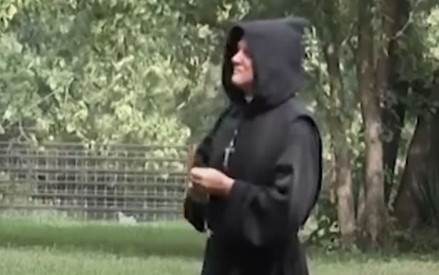 GetTheDailyDirt's tweet photo. WEIRD BUT TRUE: Cunning' #Fake priest accused of swindling #Millions from churches to buy 'premium #llamas
https://t.co/fYIBzGoEP5
#WorldNews #News #USA #Swindler #Argentina #ChildOutOfWedlock #FatherRyan #Portugal https://t.co/znOhuU939L