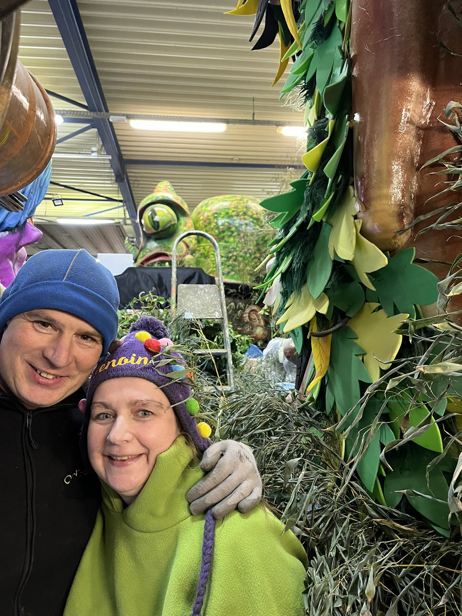 Vicky_Hoste's tweet photo. Weir zen af AKV Venoin #akvvenoin Doop Venoin #chipka Aalst Carnaval https://t.co/8yBcjrTyqW