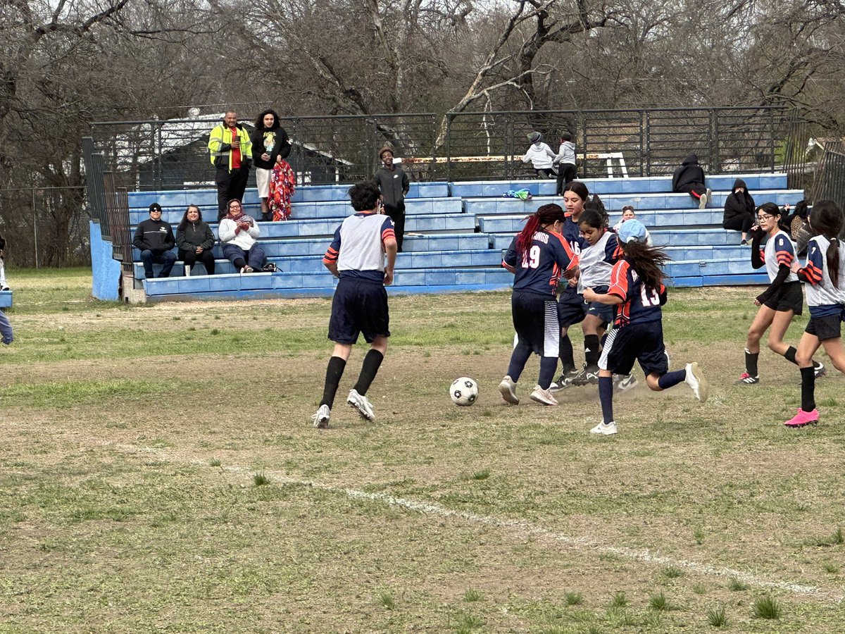 EllieEducator12's tweet image. Lake View Ram Soccer!  Go Rams Go! #Ramtastic #ProudPrincipal #JubileeAcademies @Dr_KevPhillips @ebeniflah2002