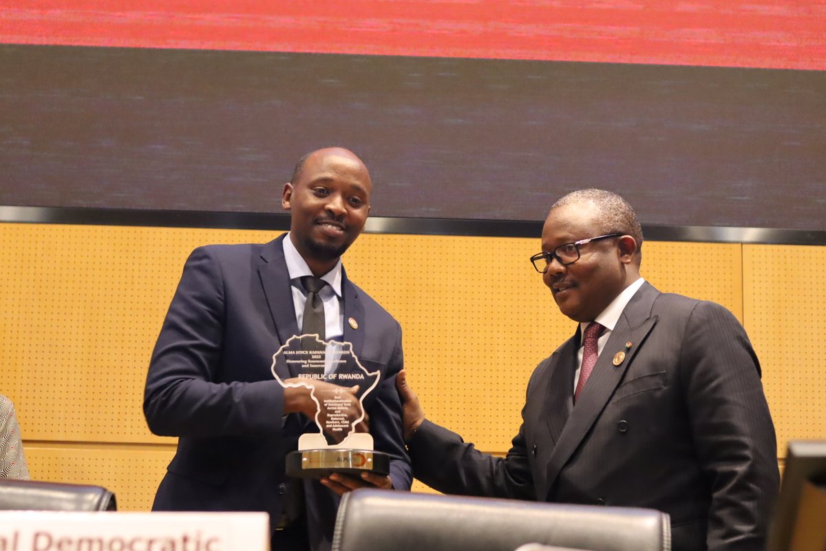ALMA_2030's tweet photo. Rwanda's mainstreaming of RMNCAH, malaria &amp; NTD ​scorecard tools in the health sector has helped improve ​service delivery in the country. This has earned the country the Best Institutionalisation of ​Scorecards across Malaria and ​RMNCAH #JKAward. 
#AUSummit https://t.co/zKe5H2ykGp