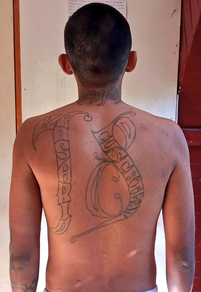Rooney Bladimir Hernández, alias Insoportable, pensó que volvería a las calles luego de cumplir una condena por portación ilegal de arma de fuego y receptación, pero no lo permitiremos.

Lo capturamos afuera del penal de San Miguel y será remitido por agrupaciones ilícitas.