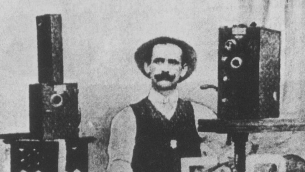 1896
BRAZILIAN CINEMA
THE SEGRETO BROTHERS
The Lumière brothers' ‘Cinématographe’ may have been first shown in Brazil on 8 July 1896 in Rio de Janeiro, under the name ‘Omnigrapho’.

The showman was Paschoal Segreto (1868–1920).