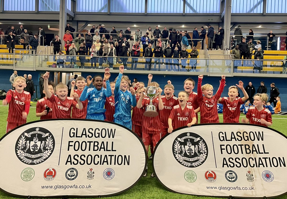 AberdeenFCYouth's tweet photo. Congratulations to our U10s who have retained the Glasgow FA Cup. Following a series of matches against Rangers, Partick Thistle, Hibernian, Hamilton, Burnley and Celtic, the young @AberdeenFC side overcame Rangers in  an exciting final. Well done boys! 🏆 https://t.co/hFYl6l6RFi