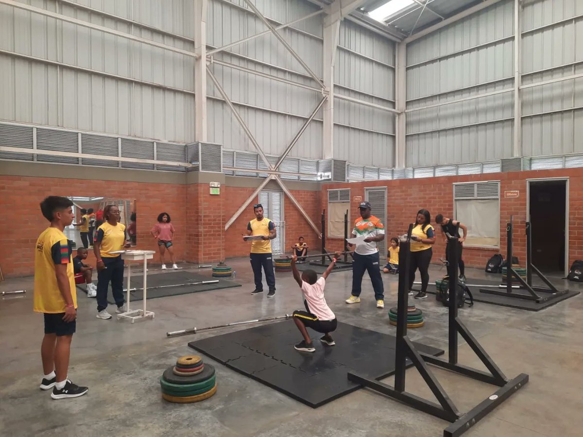 edavid_0820's tweet photo. ¡Estamos en Palmira! Este es el encuentro nacional de levantamiento de pesas en la categoría infantil. Trabajamos por el desarrollo en el marco de la Escuela de Talentos, el #PactoPorElDeporte y nuestra reserva deportiva.

@MinDeporteCol @UrrutiaOcoro @ACORDCOLOMBIA1 https://t.co/q1jrv5r5pu