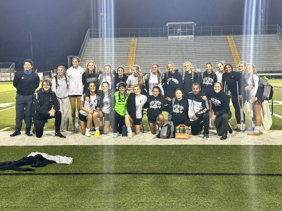 ryleighacostaa's tweet photo. back to states🔱🖤🤍⚽️ https://t.co/KXTqj6xnQr
