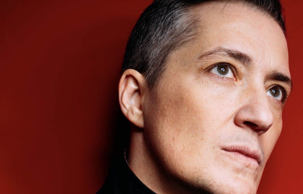 desmeulesc's tweet photo. Entrevue avec le philosophe espagnol Paul B. Preciado, rock star de l’activisme trans qui nous presse d’en finir avec ce qu’il nomme le « capitalisme pétro-sexo-racial ». Avec Dysphoria Mundi, il en appelle à une mutation globale de l'humanité. > https://t.co/kc4mg24nEa https://t.co/NSTcVEzVFi