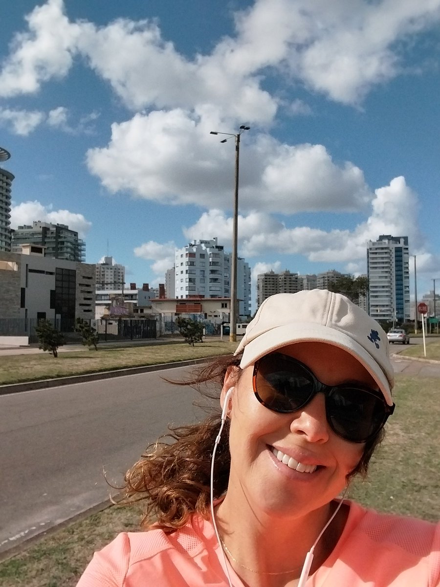 jdicavalieri's tweet photo. Bom dia!!! #letsdance #letsrun #enjoylife https://t.co/FFTqtwHw4h