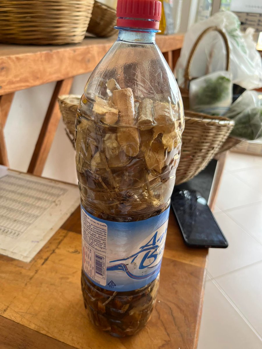 AgriMission's tweet photo. Aujourd'hui, nous sommes fiers de vous présenter notre sodabi🍶

Notre sodabi vient de Agonli et il est vrai, sans aucune adultération !

A la boutique, vous pouvez le goûter avant de l'acheter 🤭

1,300f / litre

Vous devriez l'essayer aussi 🥰 https://t.co/XnXWiKR8Tj